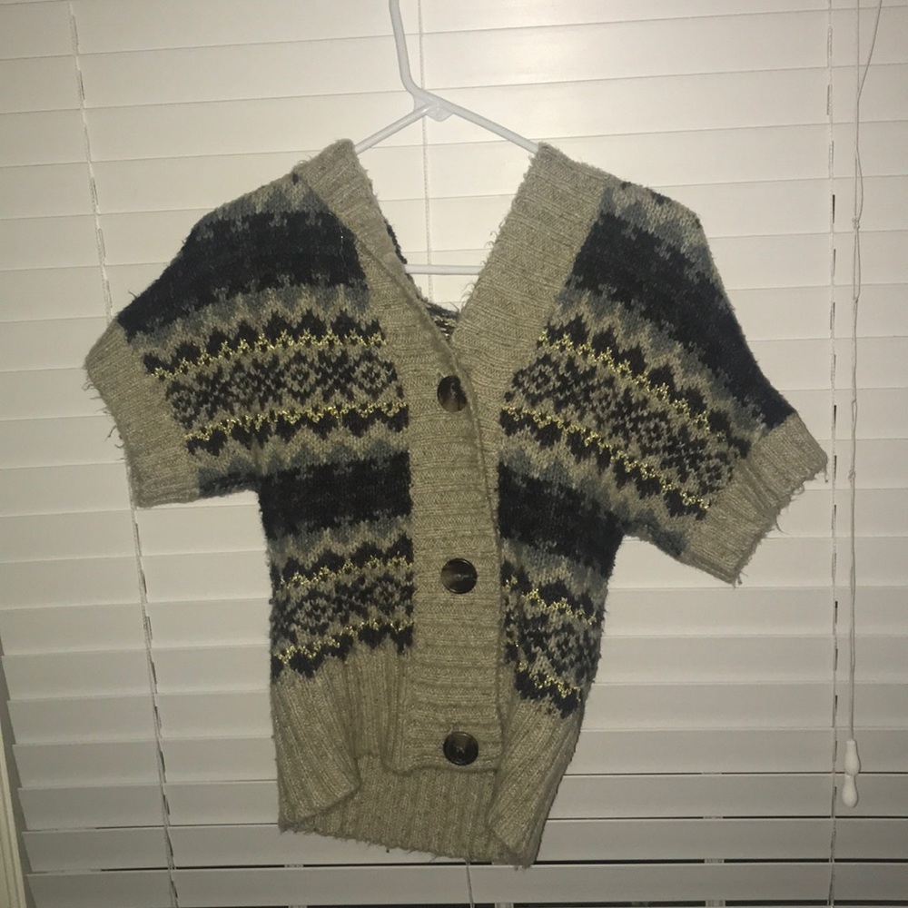 Short Sleeve Sweater with Hood.